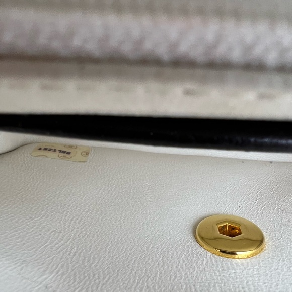 Chanel Vintage White Square Single Flap Bag - Picture 8 of 8